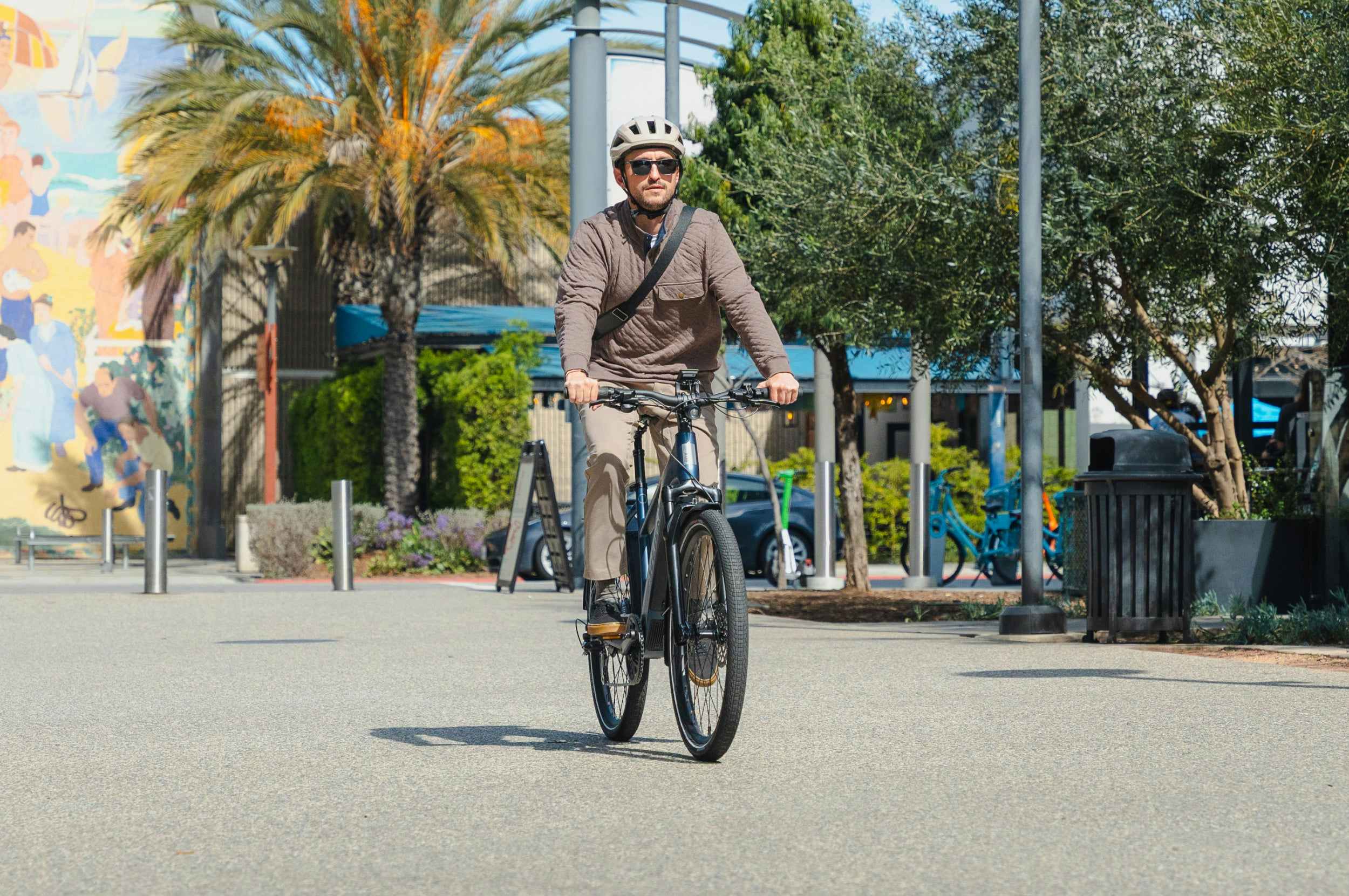 Aventon Level 4 REC - Lifestyle 3